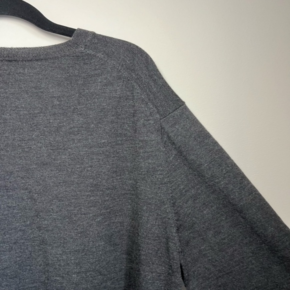 Gap Men's 100% Italian Merino Wool Sweater Charcoal Gray Tight Knit V-Neck Large - Picture 9 of 11
